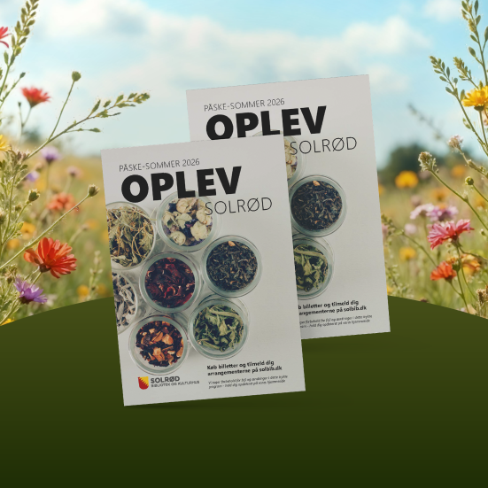 Arrangementsfolderen OPLEV, april-juni 2026, på en baggrund af forårsblomster.