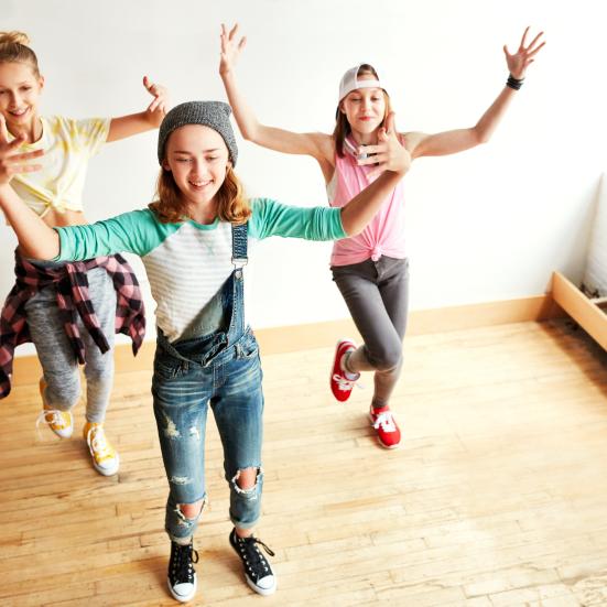 Tre piger der danser hip hop