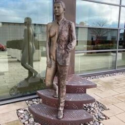 Jernskulptur af Peter Bonnén.