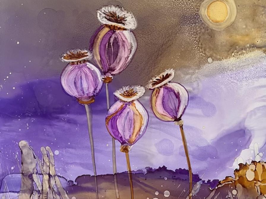 Maleri af blomster på en mark i lilla toner, med solen i baggrunden.