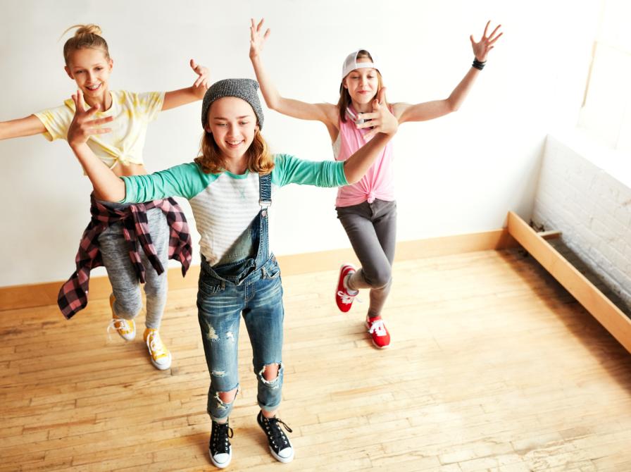 Tre piger der danser hip hop